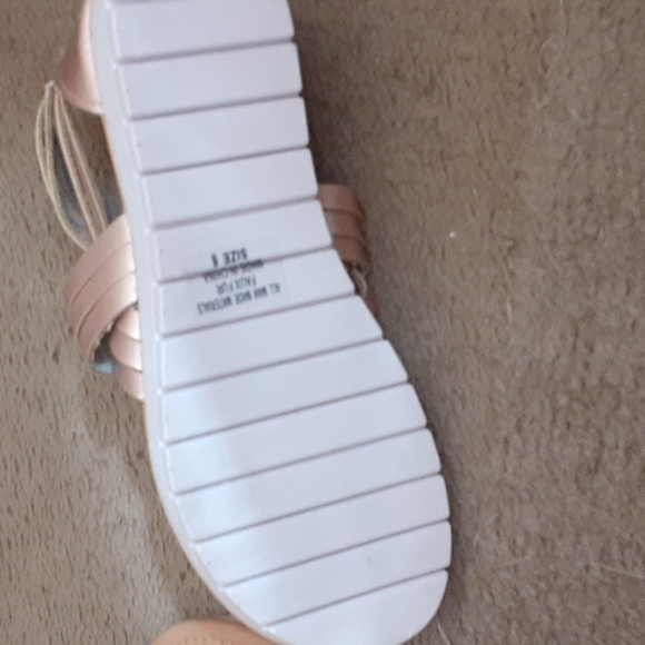 Shoes and boots and Sandal all size 7 to 7 1/2 - Picture 4 of 16